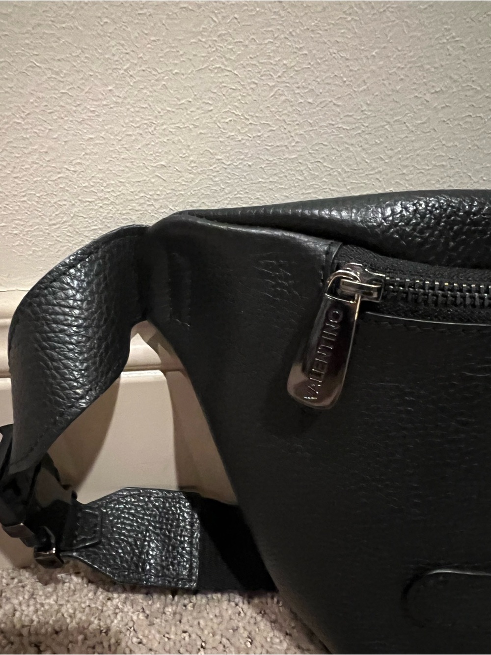 Mario Valentino Black Leather Belt Bag with V Logo - Picture 6 of 7